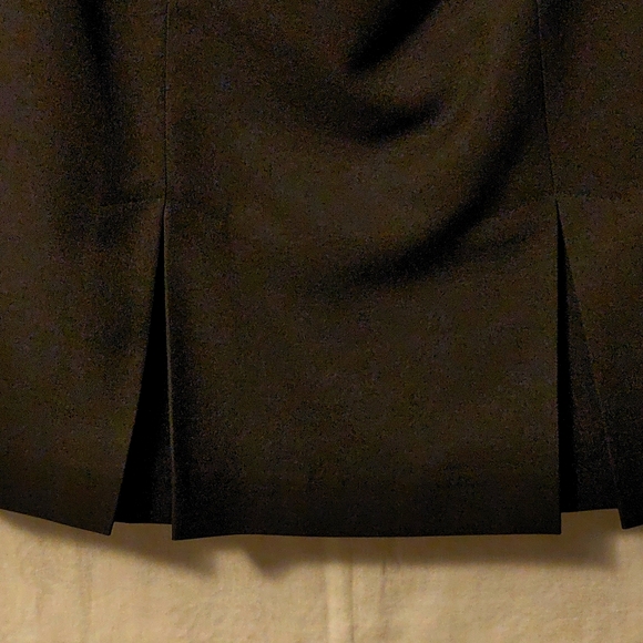 NWT Ladies Black Skirt SZ 12 - Picture 2 of 4